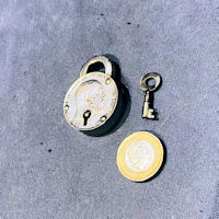 2 Old Pennies Padlock & Key