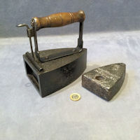 Cast Iron Box Iron with Slug L252