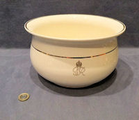 GR VI Chamberpot