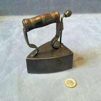 Kenrick Box Iron with Slug L256