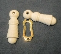 Ribbed White Ceramic Keyhole with Cover, 20 matching available KC192