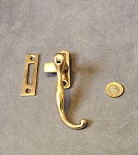 Run of Reversible Brass Casement Window Catches, 10 matching available W462